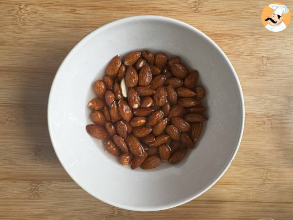 Mandorle pralinate in friggitrice ad aria - Preparazione tappa 1