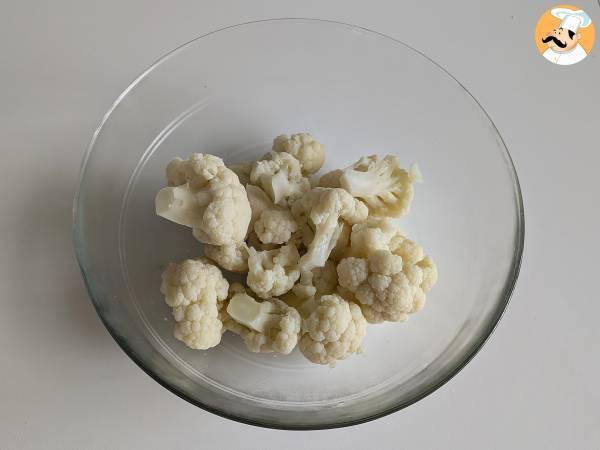Polpette di cavolfiore in friggitrice ad aria: la ricetta economica e vegetariana - Preparazione tappa 2