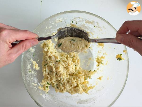 Polpette di cavolfiore in friggitrice ad aria: la ricetta economica e vegetariana - Preparazione tappa 6