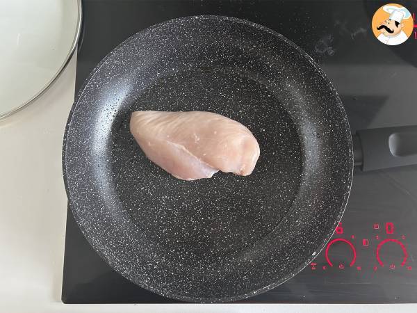 Petto di pollo in padella: il metodo perfetto per una cottura succosa e dorata - Preparazione tappa 1