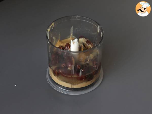 Fudge ai datteri: un’esplosione di gusto ed energia in ogni morso! - Preparazione tappa 2