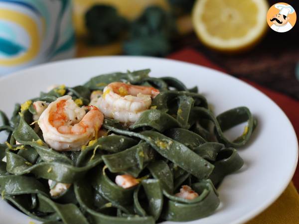Pasta alla spirulina con gamberi e limone: un primo piatto ricco di nutrienti e dal gusto unico - Preparazione tappa 8
