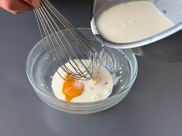 Torrijas in friggitrice ad aria con pan brioche: il dolce spagnolo che diventa ancora più goloso - Preparazione tappa 3