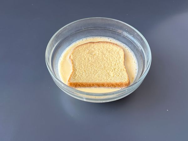 Torrijas in friggitrice ad aria con pan brioche: il dolce spagnolo che diventa ancora più goloso - Preparazione tappa 4