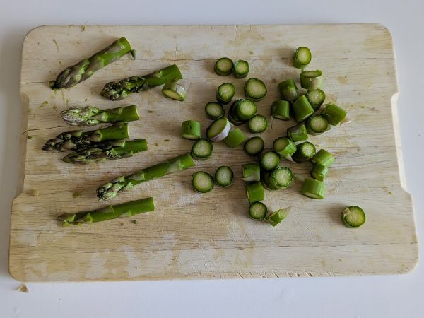 Pasta cremosa asparagi e pancetta: ricetta facile e gustosa - Preparazione tappa 1