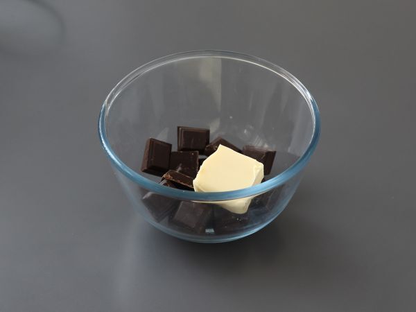 La mousse al cioccolato perfetta: ultra golosa con un pizzico di sale - Preparazione tappa 2