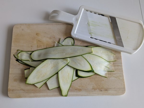 Parmigiana di zucchine in friggitrice ad aria: veloce, leggera e croccante - Preparazione tappa 1