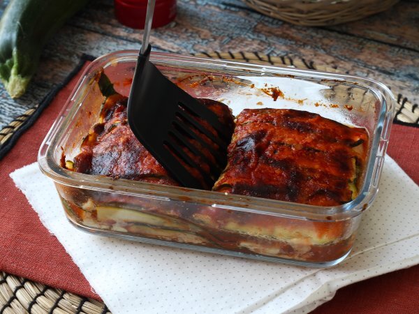 Parmigiana di zucchine in friggitrice ad aria: veloce, leggera e croccante - Preparazione tappa 10