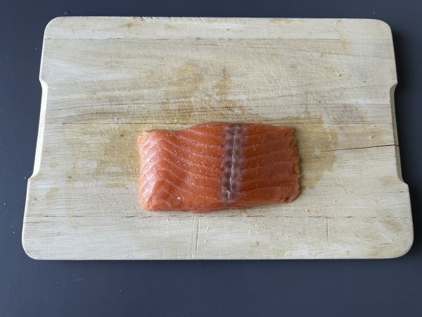 Salmone in crosta di pistacchi: ricetta leggera, veloce e raffinata - Preparazione tappa 1