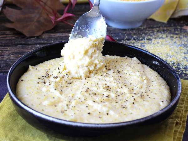 Polenta cremosa perfetta: ricetta facile per un piatto morbido e saporito - Preparazione tappa 6