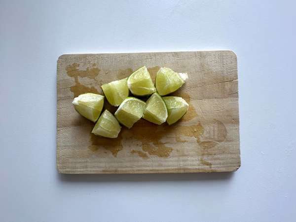 Caipirinha brasiliana: il cocktail fresco e facile da preparare (senza shaker!) - Preparazione tappa 2