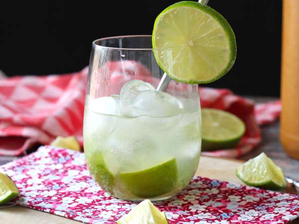 Caipirinha brasiliana: il cocktail fresco e facile da preparare (senza shaker!) - Preparazione tappa 6