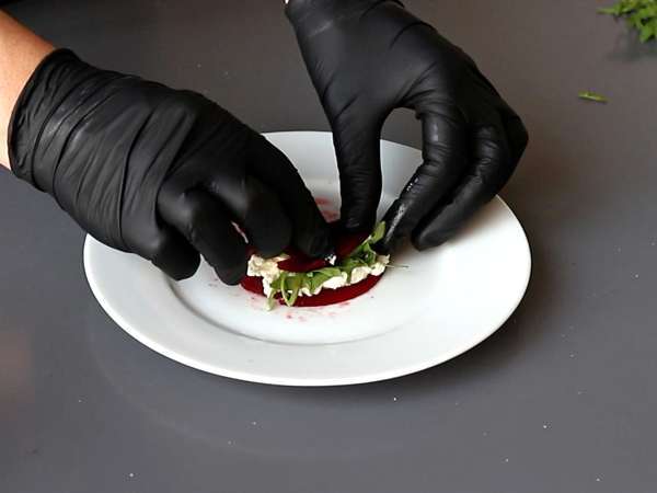 Ravioli di barbabietola, un antipasto semplice ed elegante - Preparazione tappa 4