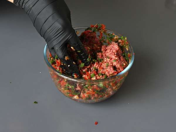 Spiedini di Lavash kebab in friggitrice ad aria, la ricetta facile da preparare con le piadine! - Preparazione tappa 3