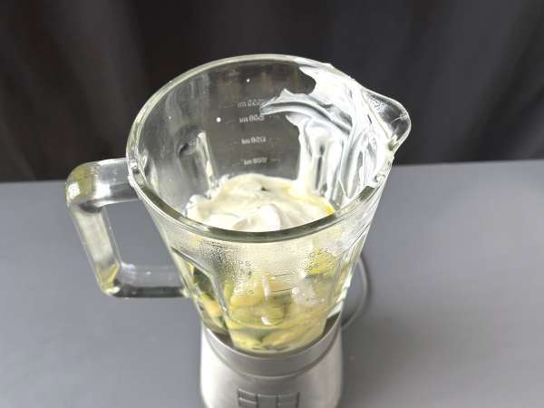 Crema di zucchine con mela verde e yogurt: ricetta veloce e raffinata - Preparazione tappa 5