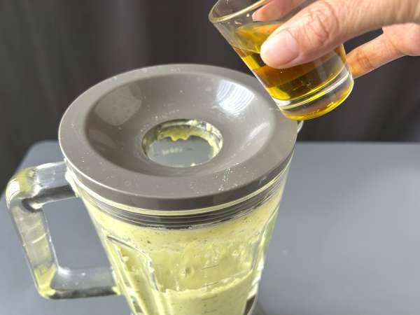 Crema di zucchine con mela verde e yogurt: ricetta veloce e raffinata - Preparazione tappa 6