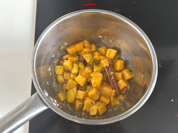 Chutney di mango fatto in casa: ricetta originale indiana per carni e formaggi - Preparazione tappa 4