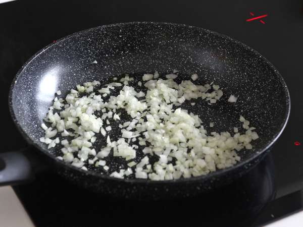 Nachos conditi: l'idea veloce per un apericena da leccarsi le dita - Preparazione tappa 1