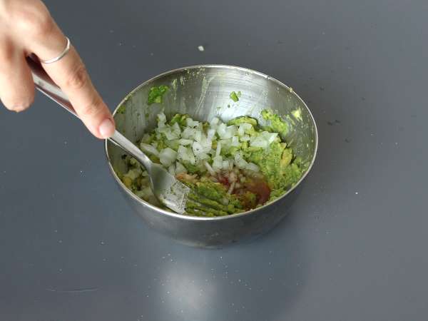 Nachos conditi: l'idea veloce per un apericena da leccarsi le dita - Preparazione tappa 3