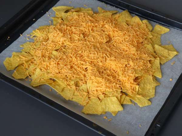 Nachos conditi: l'idea veloce per un apericena da leccarsi le dita - Preparazione tappa 4