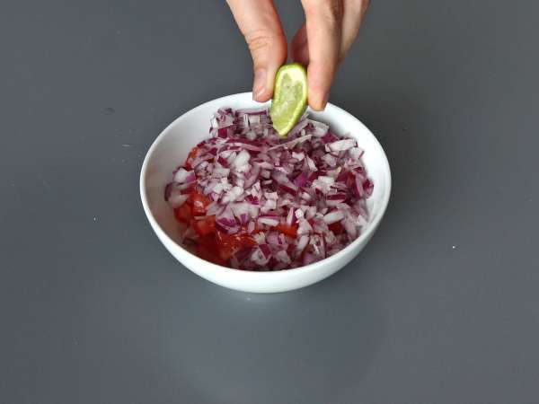 Nachos conditi: l'idea veloce per un apericena da leccarsi le dita - Preparazione tappa 5