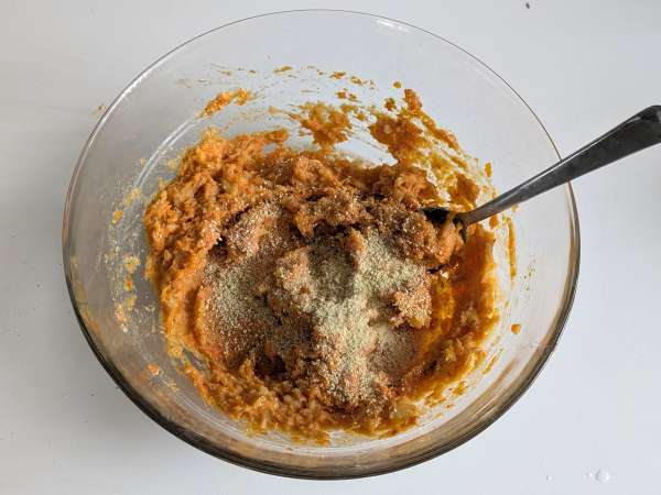 Polpettone di zucca con funghi e scamorza filante: ricetta gustosa e facile al forno - Preparazione tappa 6