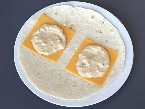 Big Mac Wrap con piadina: la ricetta veloce pronta in 15 minuti - Preparazione tappa 4