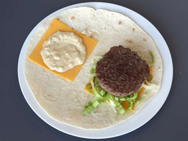 Big Mac Wrap con piadina: la ricetta veloce pronta in 15 minuti - Preparazione tappa 6
