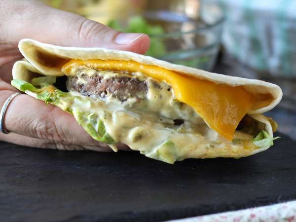 Big Mac Wrap con piadina: la ricetta veloce pronta in 15 minuti - Preparazione tappa 10