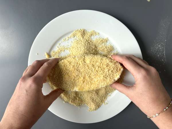 Caprice des Dieux impanato con patate croccanti in friggitrice ad aria: ricetta facile e veloce - Preparazione tappa 5