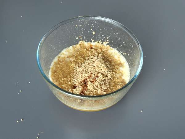 Torta di noci senza farina: ricetta facilissima con soli 4 ingredienti - Preparazione tappa 3