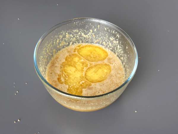 Torta di noci senza farina: ricetta facilissima con soli 4 ingredienti - Preparazione tappa 4