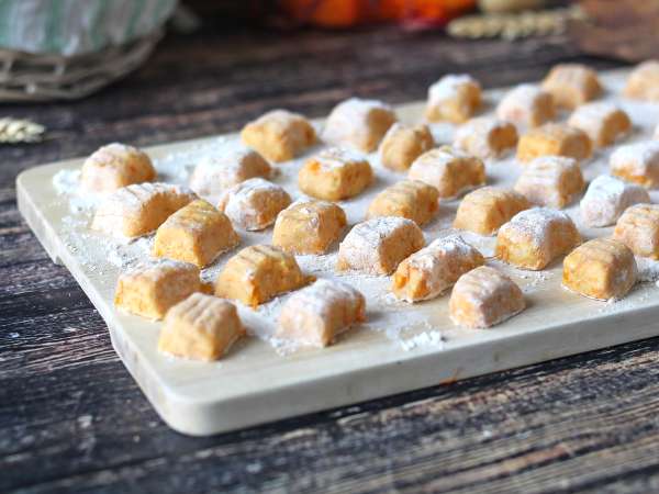 Gnocchi di zucca fatti in casa: morbidi, delicati e perfetti per l'autunno! - Preparazione tappa 8