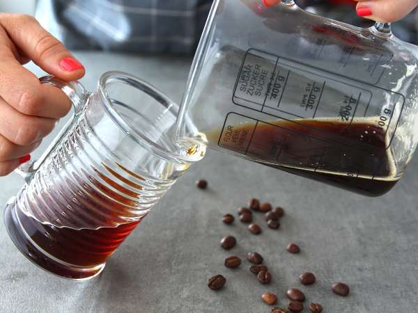 Irish Coffee: la ricetta veloce del famoso caffè irlandese con whisky e panna - Preparazione tappa 2