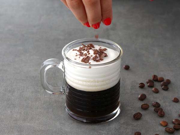 Irish Coffee: la ricetta veloce del famoso caffè irlandese con whisky e panna - Preparazione tappa 4