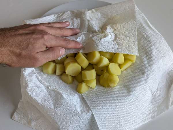 Patate cacio e pepe cremose al forno: il contorno facile che fa impazzire tutti! - Preparazione tappa 3