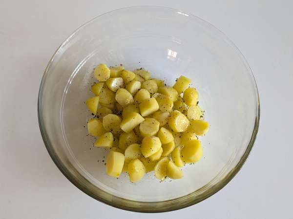 Patate cacio e pepe cremose al forno: il contorno facile che fa impazzire tutti! - Preparazione tappa 4