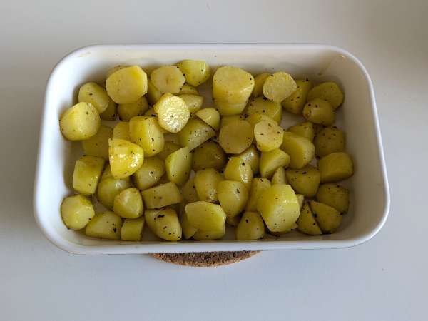 Patate cacio e pepe cremose al forno: il contorno facile che fa impazzire tutti! - Preparazione tappa 5