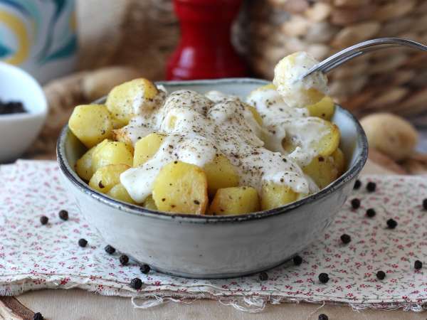 Patate cacio e pepe cremose al forno: il contorno facile che fa impazzire tutti! - Preparazione tappa 8