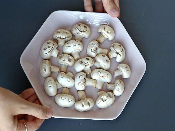 Tartellette di Halloween con funghi e formaggio fresco aromatizzato - Preparazione tappa 5