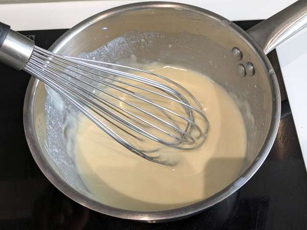 Pasta al forno ai funghi: la ricetta cremosa e filante perfetta per l'autunno - Preparazione tappa 3