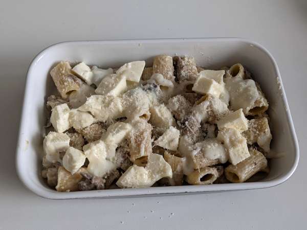 Pasta al forno ai funghi: la ricetta cremosa e filante perfetta per l'autunno - Preparazione tappa 8