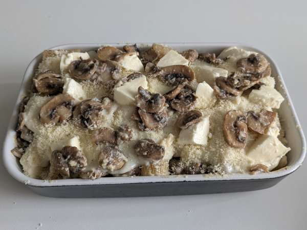 Pasta al forno ai funghi: la ricetta cremosa e filante perfetta per l'autunno - Preparazione tappa 9
