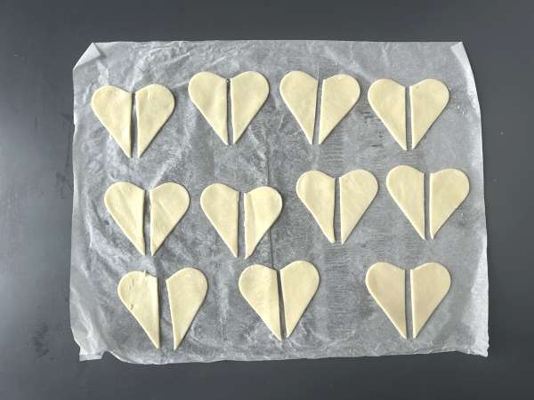 Biscotti fantasma: la ricetta di Halloween più facile e divertente da realizzare con i bambini - Preparazione tappa 2