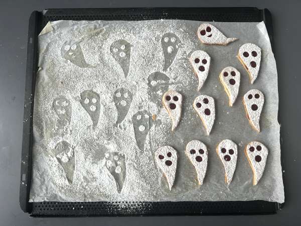 Biscotti fantasma: la ricetta di Halloween più facile e divertente da realizzare con i bambini - Preparazione tappa 6