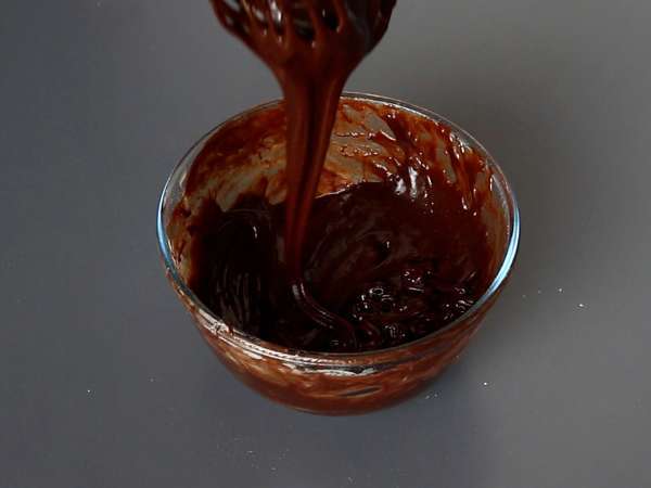 Pigne di cioccolato: il dolce natalizio facile e scenografico che conquista grandi e bambini - Preparazione tappa 2