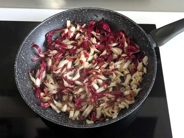 Risotto radicchio, speck e philadelphia cremoso e saporito - Preparazione tappa 2