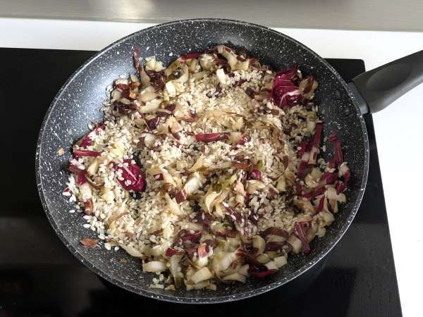 Risotto radicchio, speck e philadelphia cremoso e saporito - Preparazione tappa 3