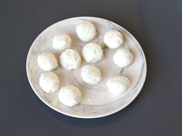 Palline di ricotta salate: stuzzichini facili e veloci per aperitivi golosi - Preparazione tappa 2