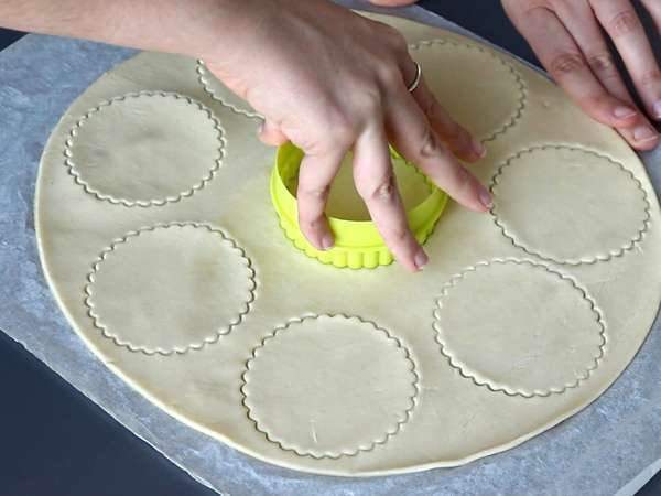 Mini tarte tatin di cipolle al rosmarino e formaggio di capra - Preparazione tappa 5